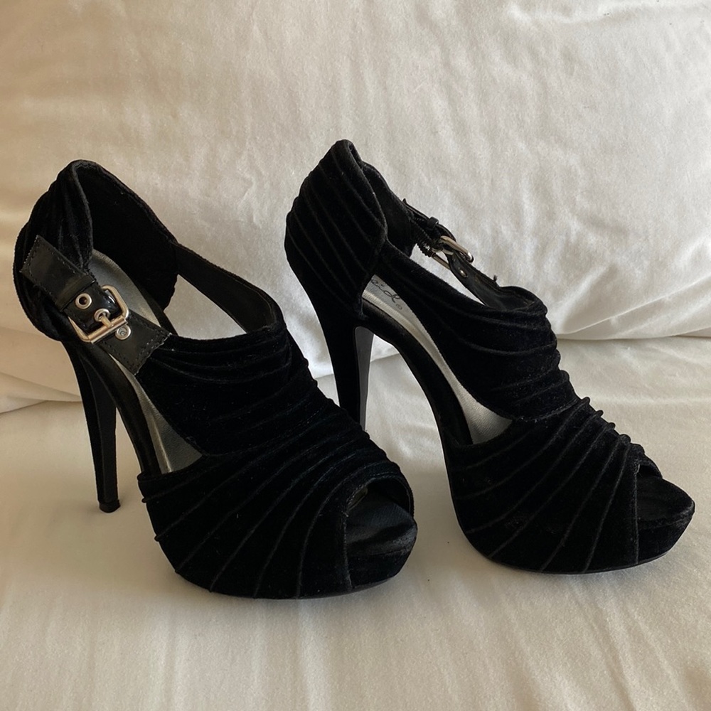 Black Qupid heels